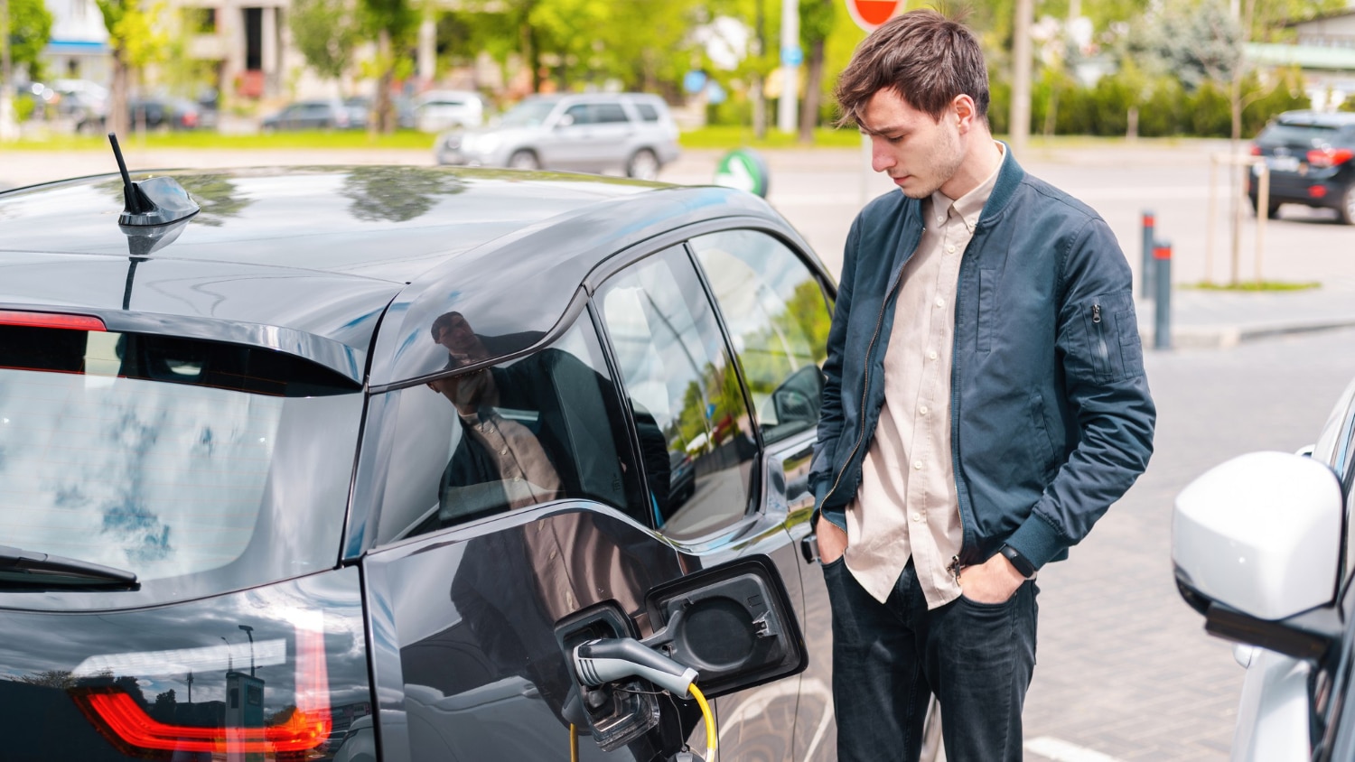 charge voiture electrique sur parking