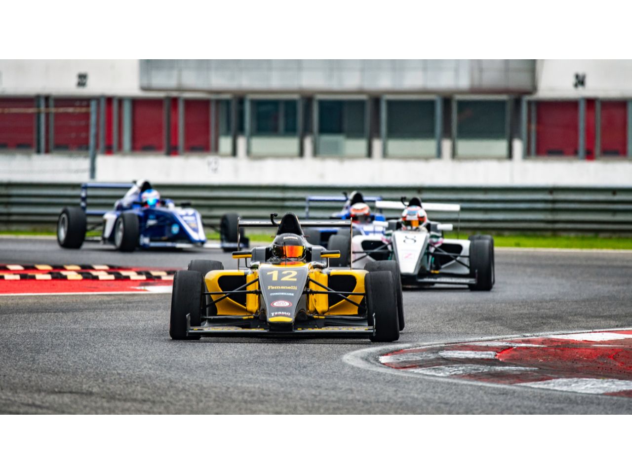 Grand Prix F4 Squeezie Billetterie Le Grand Prix Explorer avec certains youtubeurs